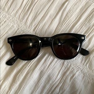 DKNY BLACK SUNGLASSES